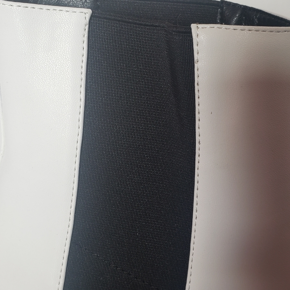 Women's Winter White and Black Boots - Picture 5 of 6